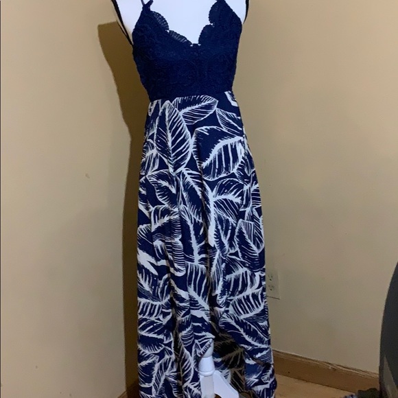 Dresses & Skirts - Sz med high low dress by Bloominf jelly euc